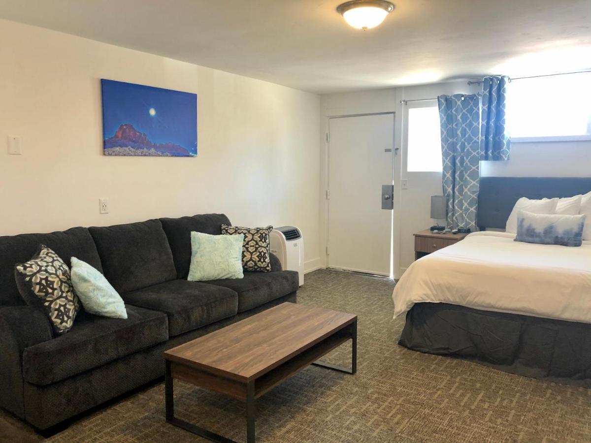 Blue Sage Inn & Suites Бландинг Екстериор снимка